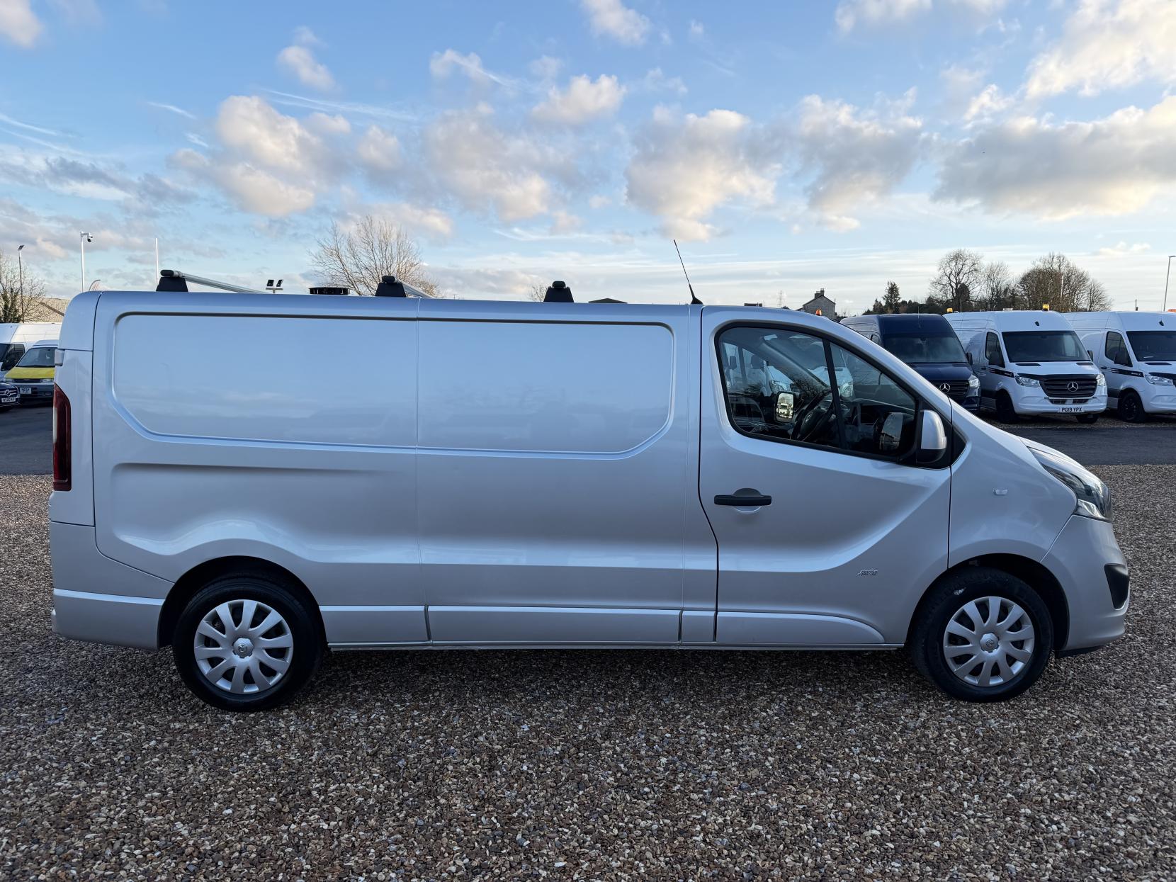 Vauxhall Vivaro 1.6 CDTi 2900 BiTurbo ecoTEC Sportive Panel Van 5dr Diesel Manual L2 H1 Euro 6 (s/s) (125 ps)