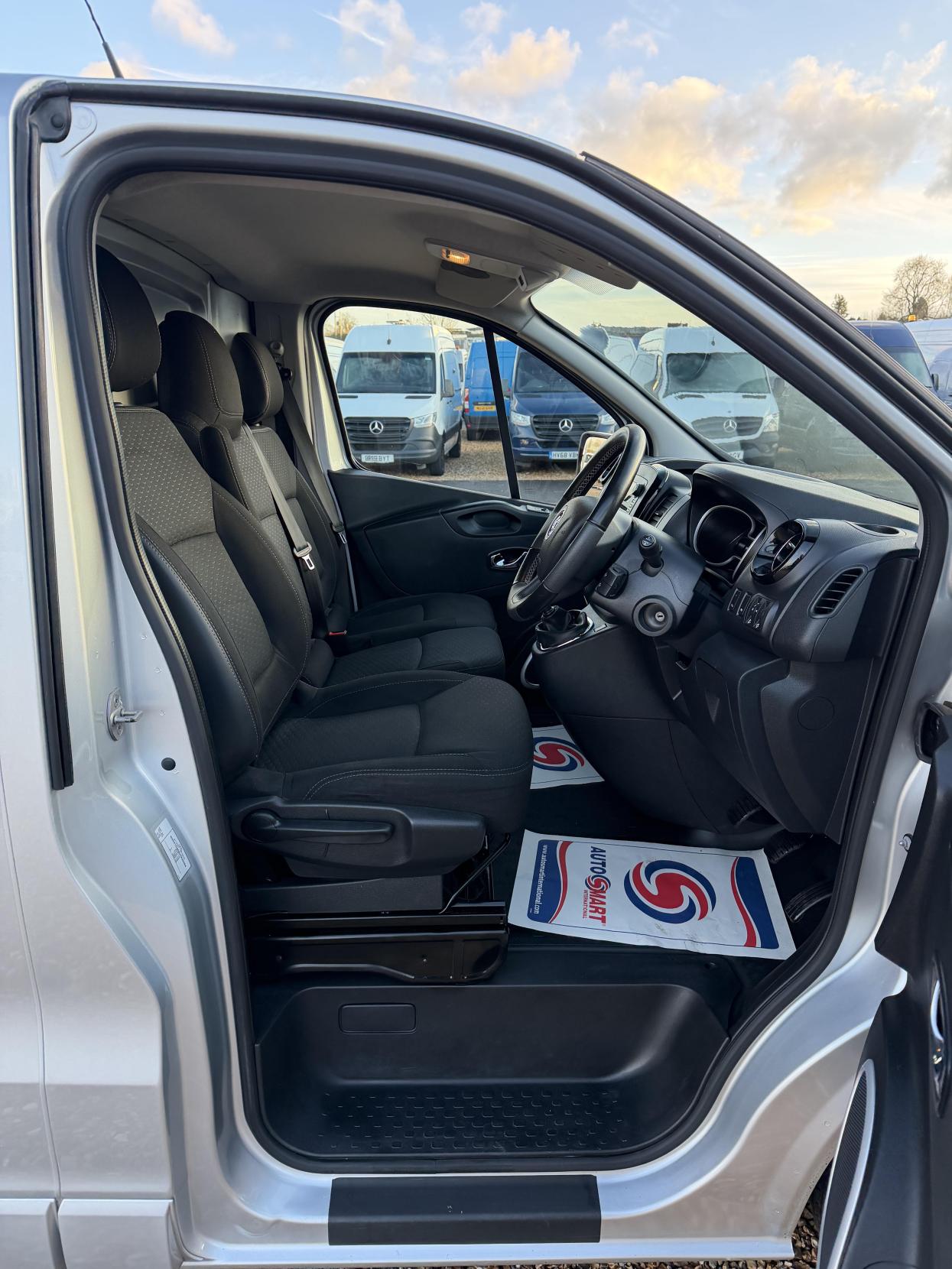 Vauxhall Vivaro 1.6 CDTi 2900 BiTurbo ecoTEC Sportive Panel Van 5dr Diesel Manual L2 H1 Euro 6 (s/s) (125 ps)