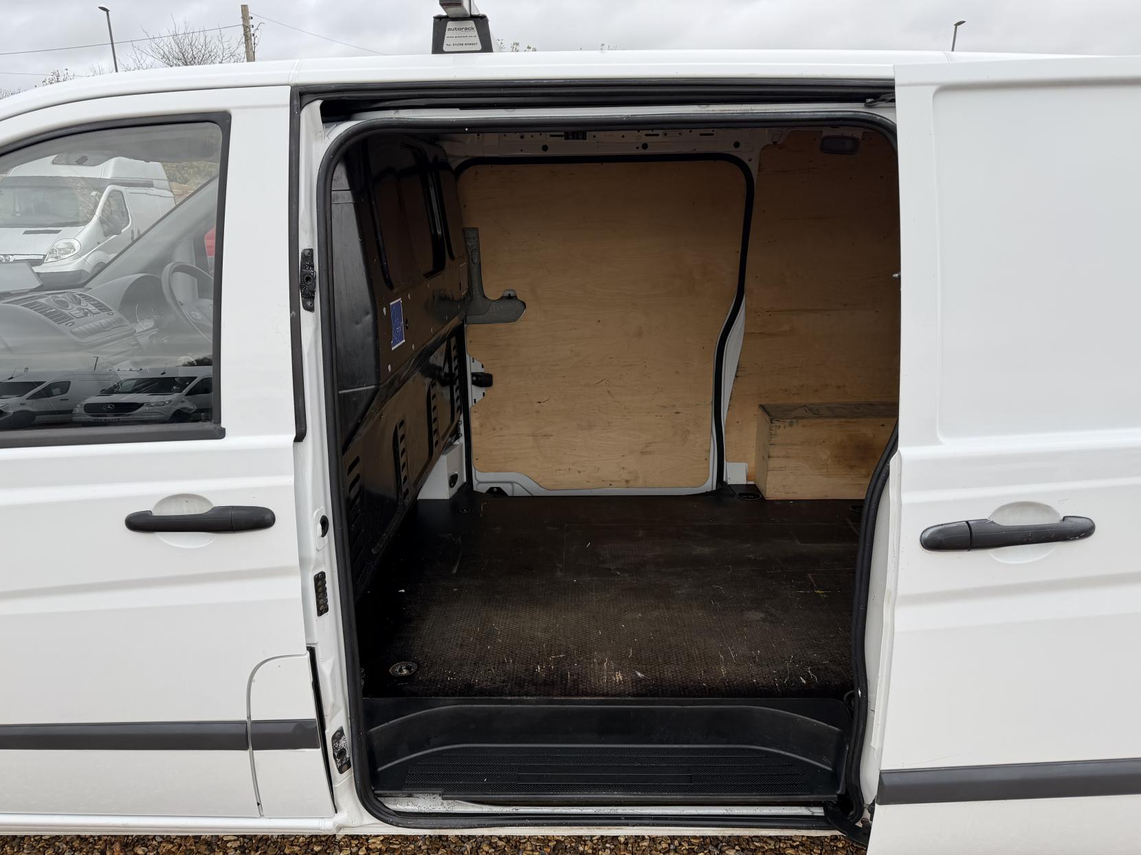 Mercedes-Benz Vito 2.1 113 CDi Panel Van 5dr Diesel Manual L1 (198 g/km, 136 bhp)