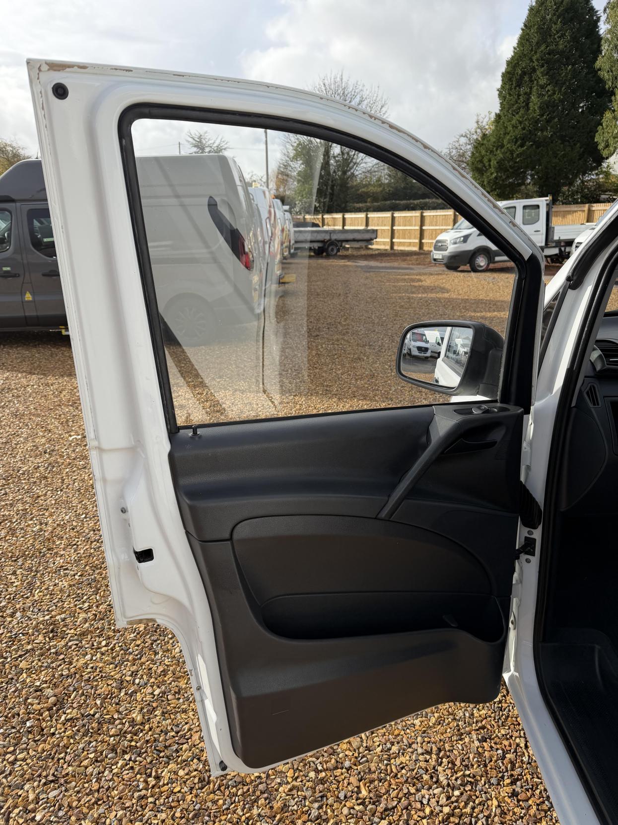 Mercedes-Benz Vito 2.1 113 CDi Panel Van 5dr Diesel Manual L1 (198 g/km, 136 bhp)