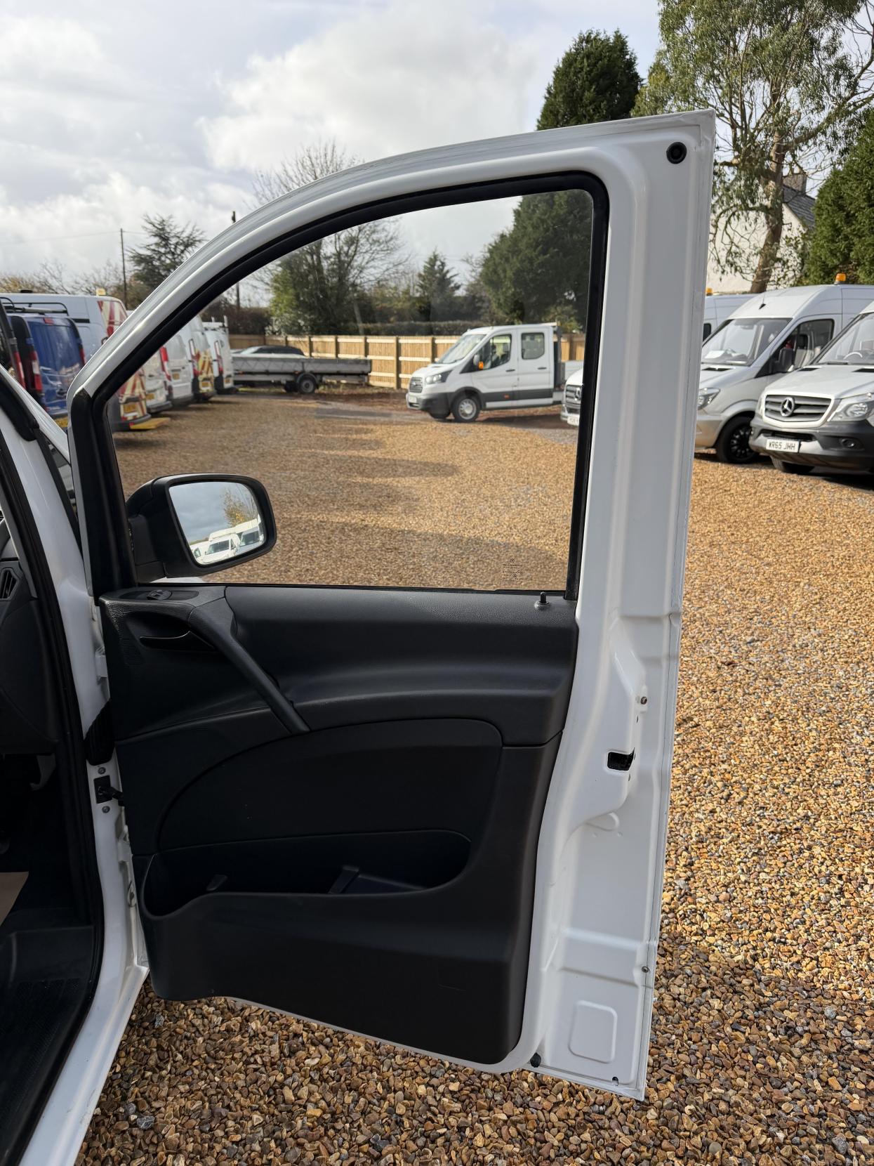 Mercedes-Benz Vito 2.1 113 CDi Panel Van 5dr Diesel Manual L1 (198 g/km, 136 bhp)