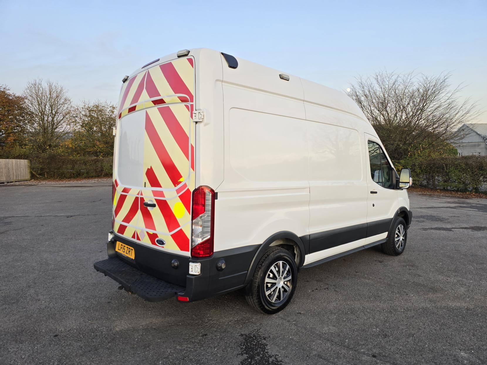 Ford Transit 2.2 TDCi 350 Panel Van 5dr Diesel Manual RWD L2 H3 Euro 5 (125 ps)