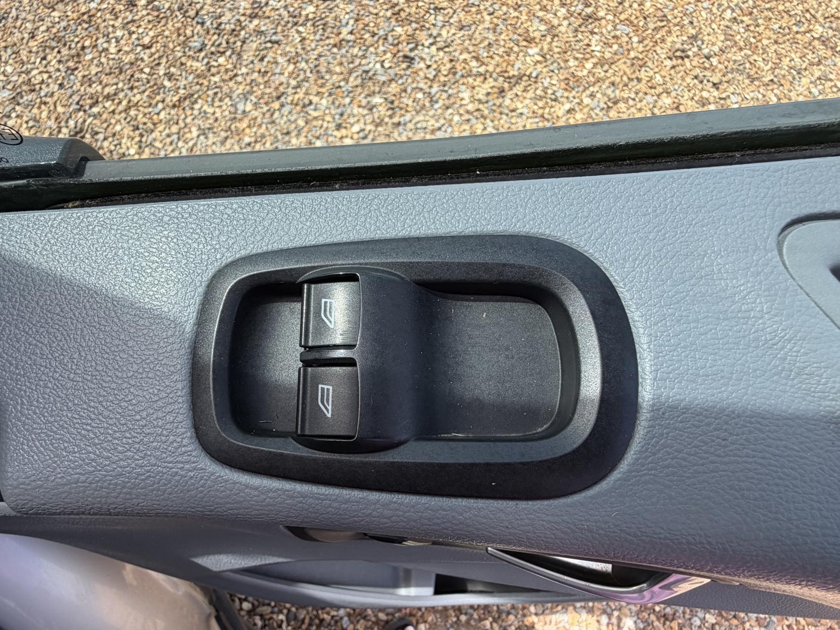 2018 Ford Transit 2.0 350 EcoBlue 1-Way Tipper 2dr Diesel Manual RWD L2 Euro 6 (s/s) (1-Stop, DRW) (170 ps) - Thumbnail 34